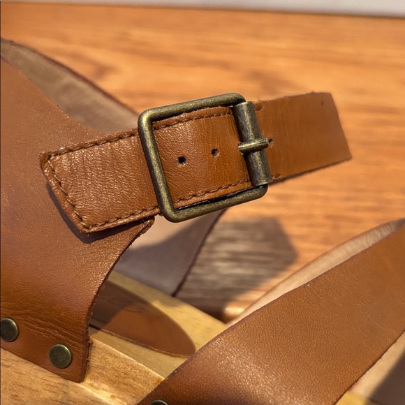 Madewell The Sigrid Strappy Clog Sandals in English Saddle - Picture 8 of 16